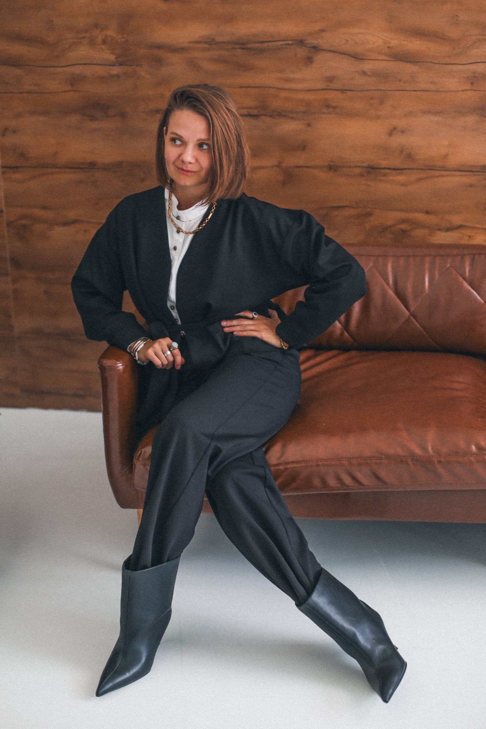 Костюм брючный с кардиганом из джерси